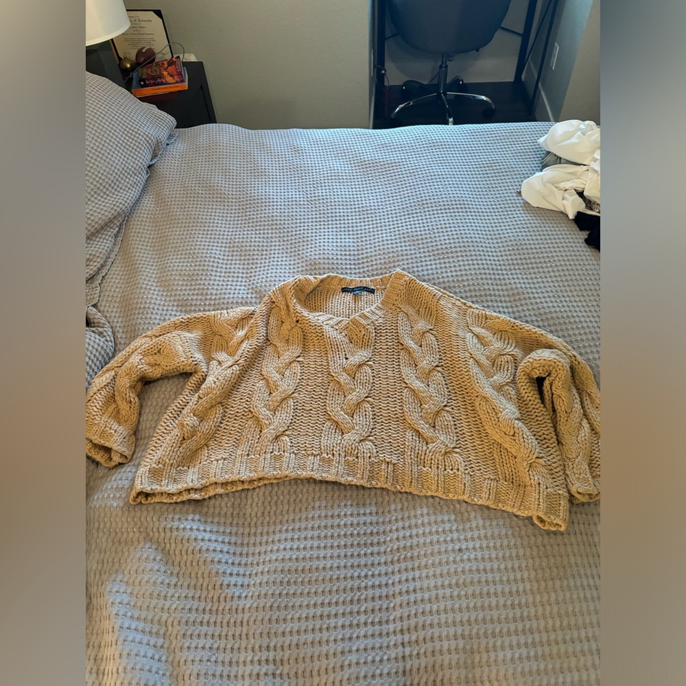 Women’s cropped sweater, Brand: HYFVE Size: Medium